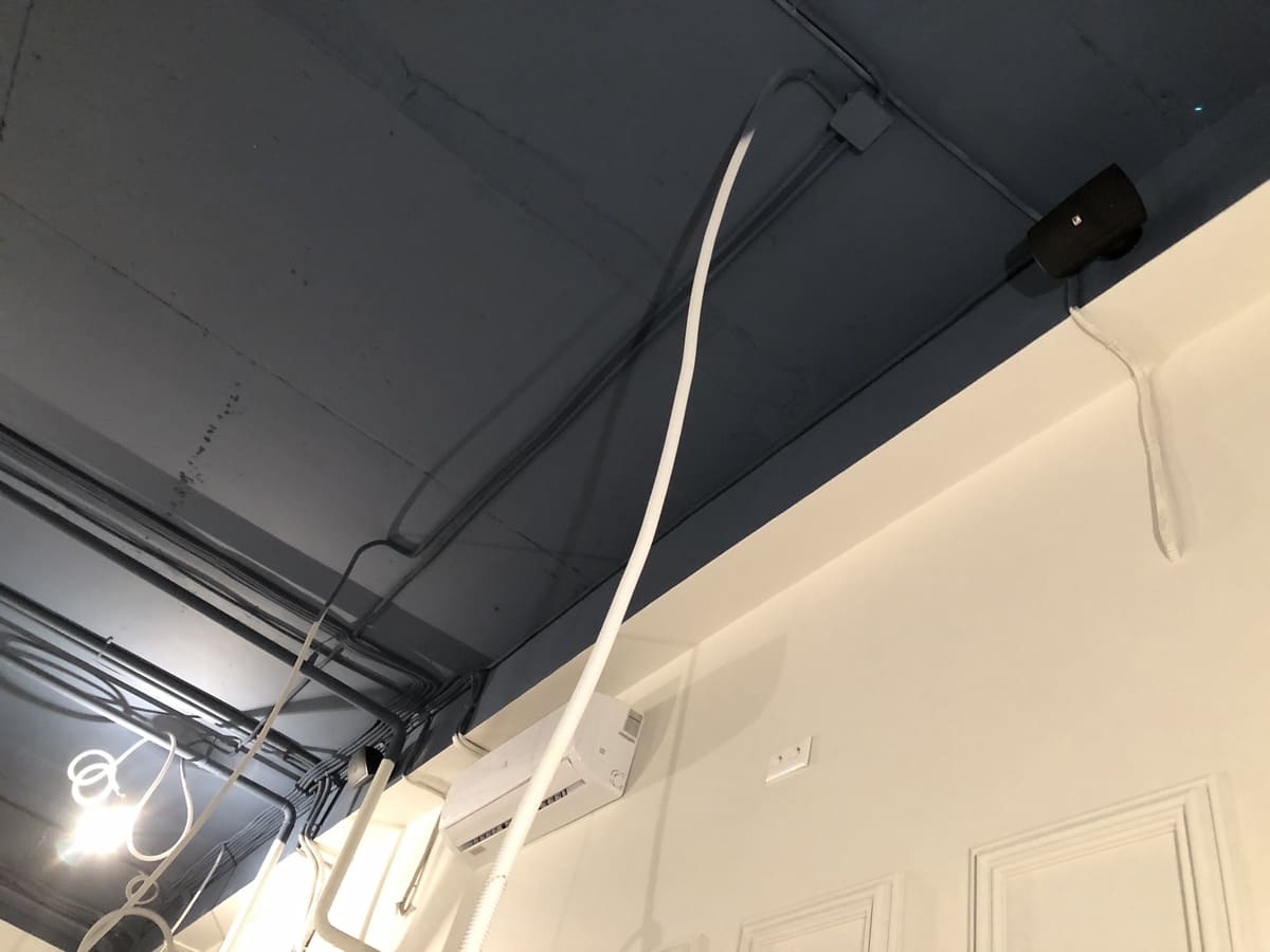 Поставка комплекта кабеля и выполнение протяжки трасс 
Установка комплекта оборудования
Подключение устройств
Обучение Заказчика основам управления оборудованием