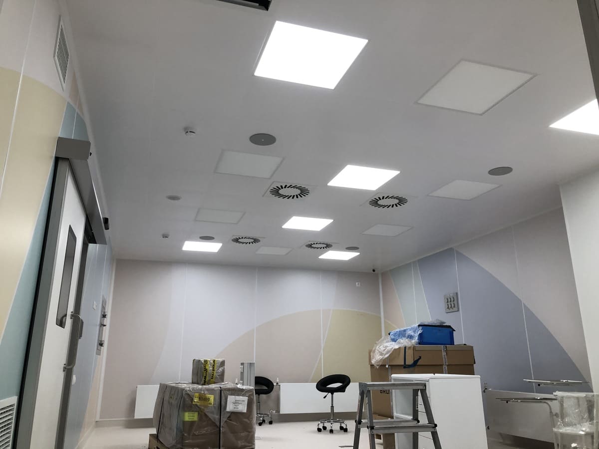 Разработка проектной документации. Поставка комплекта кабеля и выполнение протяжки трасс.
Установка комплекта оборудования. Подключение устройств. Выполнение настройки оборудования. Обучение Заказчика основам управления оборудованием.