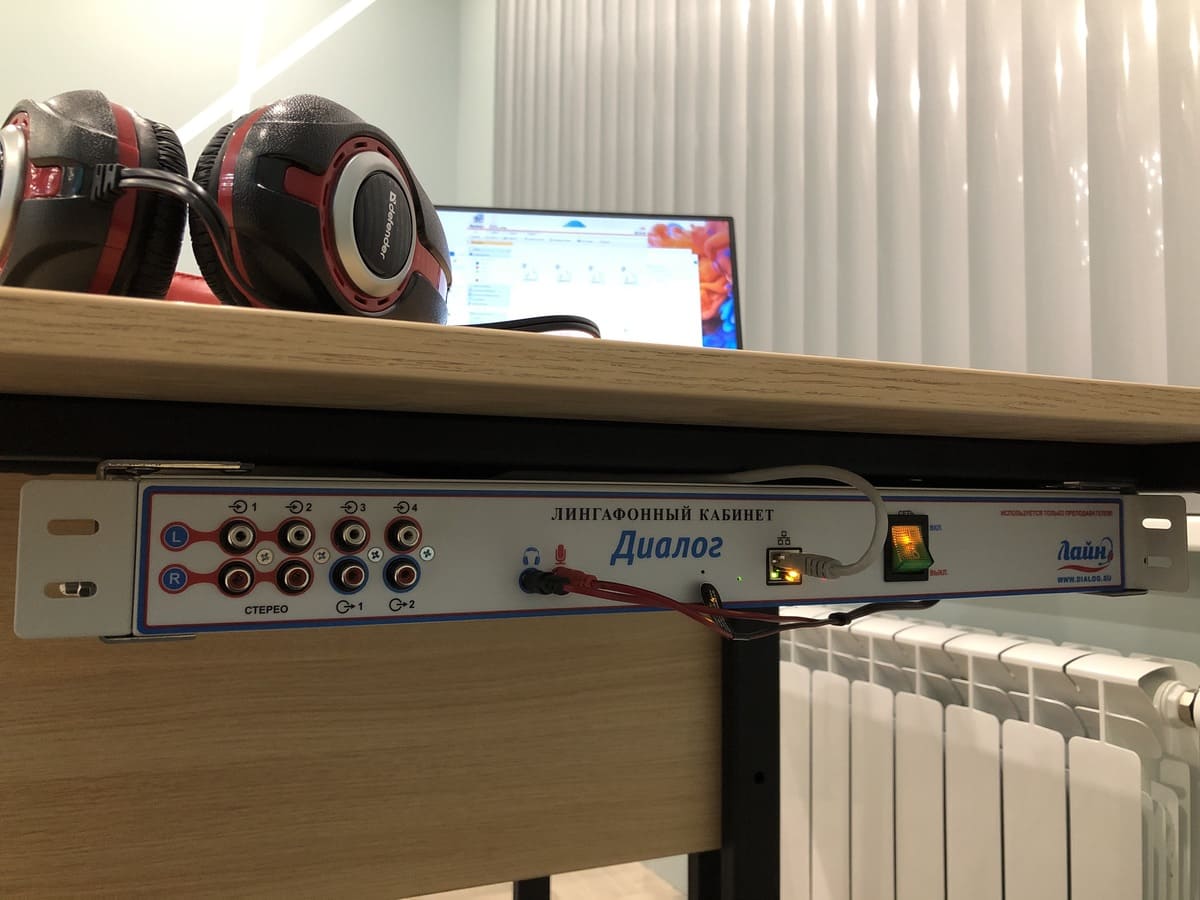 Заказчику требовалось оснастить кино-конференц зал, танцевальный зал и два лингафонных кабинета качественным мультимедийным оборудованием