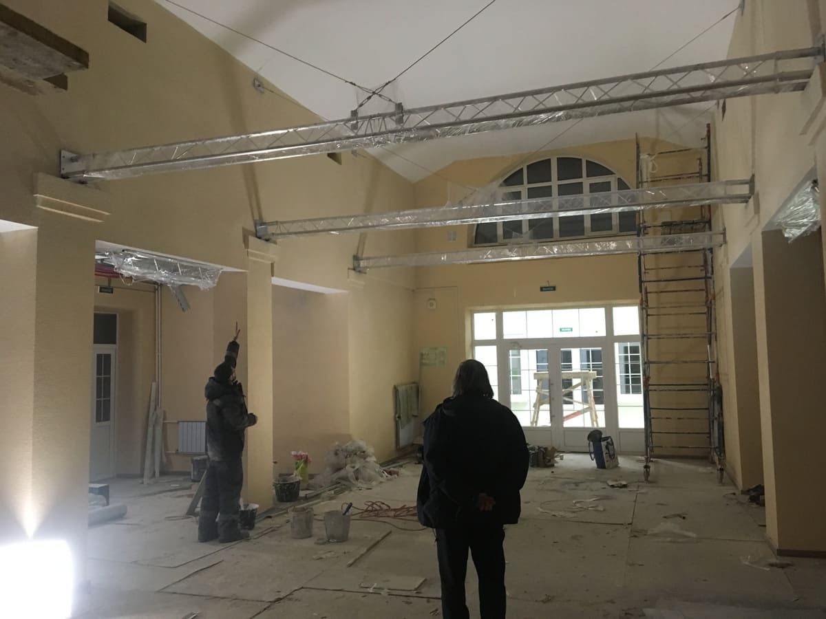 Оснастить звуковым и световым оборудованием многофункциональный концертный зал в детском оздоровительном комплексе Дружных