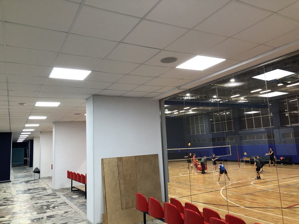 Заказчик получил универсальное звуковое решение для организации различных мероприятий в спортивном зале. Отдельно была отмечена хорошая разборчивость речи и музыкальных материалов, как на трибунах, так и в самом игровом зале